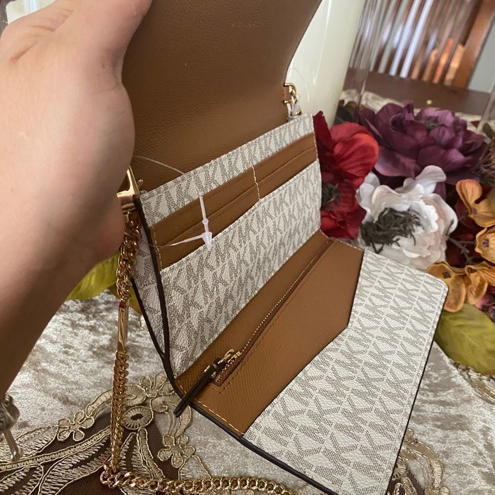 Michael Kors multi function wallet - Picture 4 of 14
